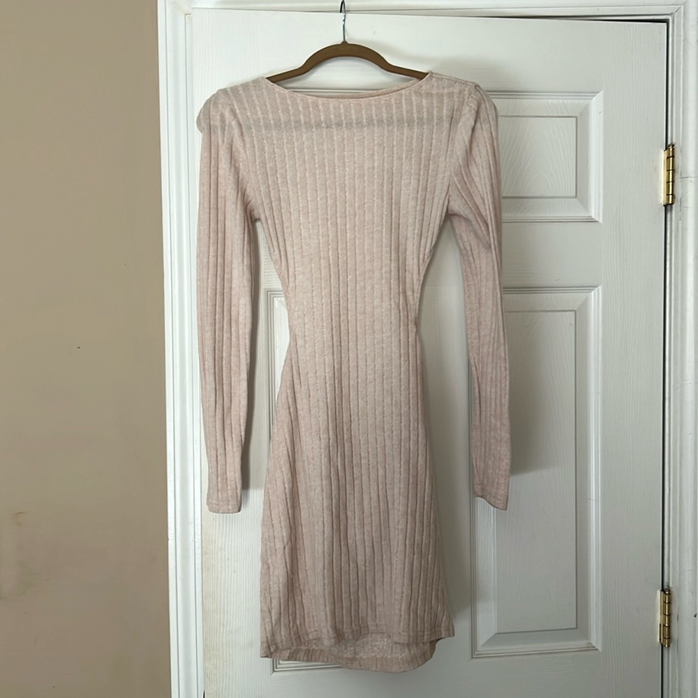 LONG SLEEVE BACKLESS DRESS